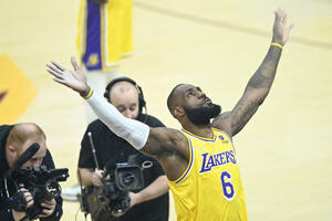 Svemoćni Lebron presudio svom Klivlendu, Siksersima derbi Istoka