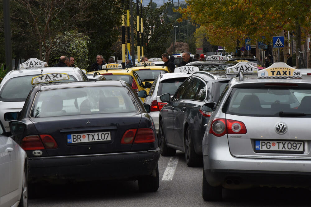 Taksisti zadovoljni onim što im je obećano: sa decembarskog protesta, Foto: Luka Zekovic