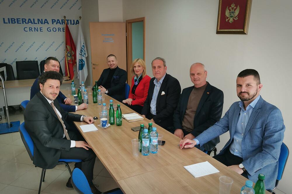 Sa sastanka, Foto: Liberalna partija