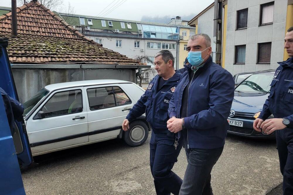 Lazića odvode sa suđenja (arhiva), Foto: Jadranka Ćetković