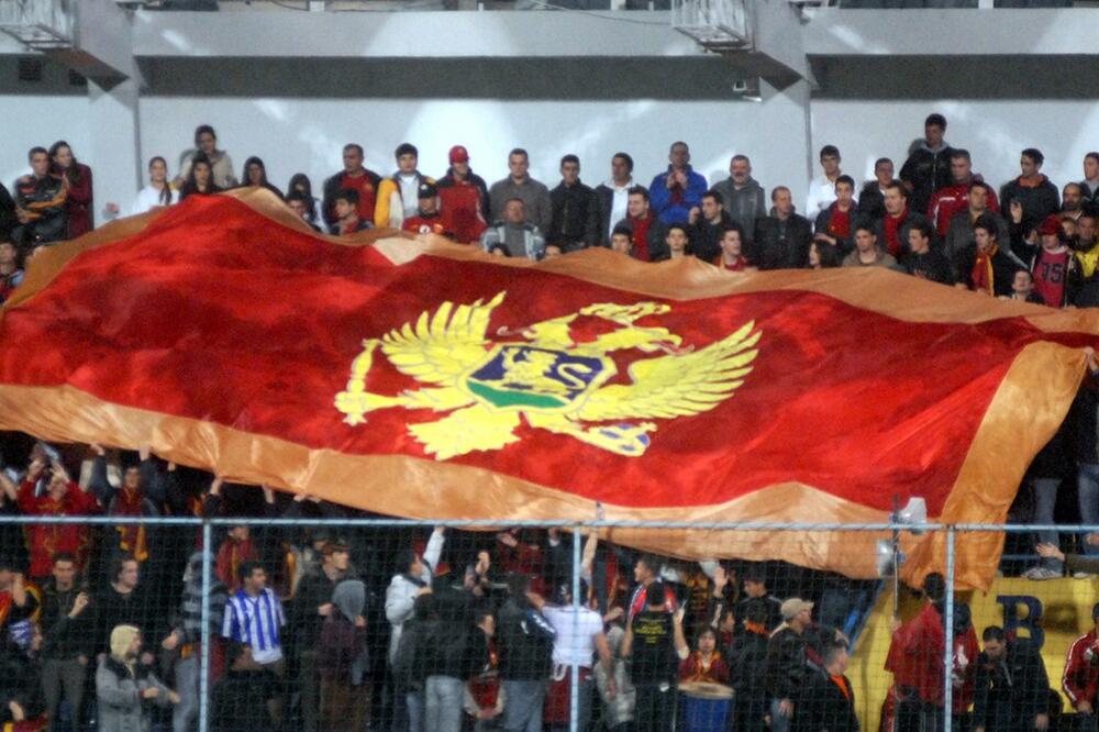 Navijači na meču sa Mađarskom, Foto: FSCG