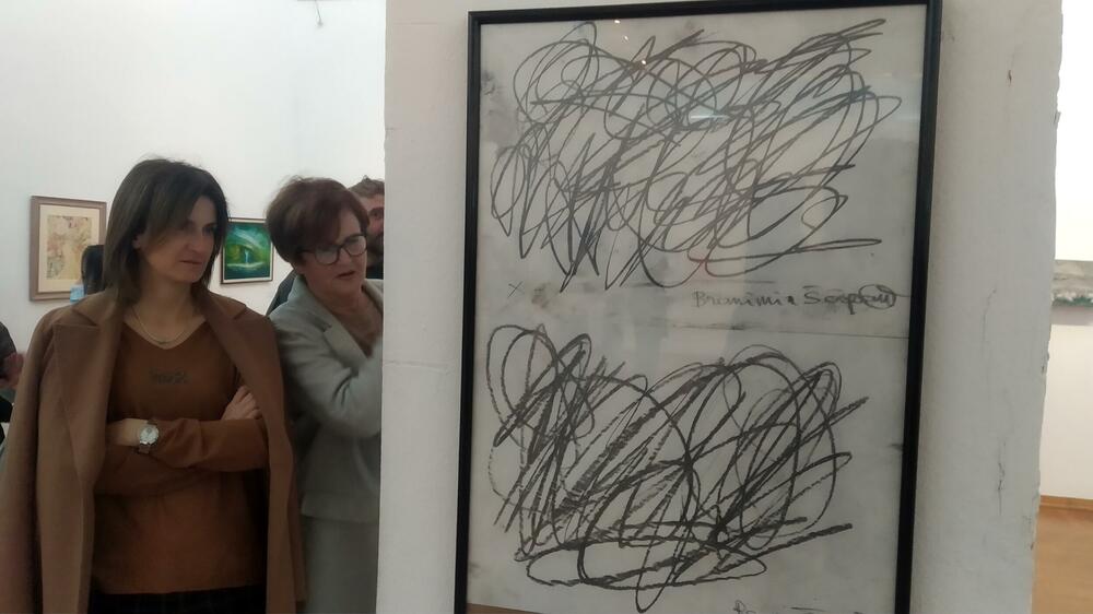 <p>Radovan Grujić, Ivanka Vana Prelević i Zoran Živković dobitnici su nagrade "Milunović, Stijović, Lubarda", a nagradu za najbolju izložbu u protekloj godini dobila je Tijana Gordić<strong> </strong>za postavku "Jedno mjesto"</p>