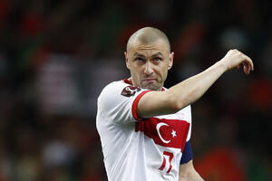 "Metak" za Jilmaza: Turski navijač pucao u televizor nakon...