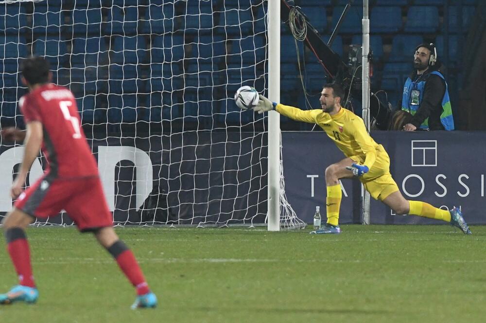 Lazar Carević na meču sa Jermenijom, Foto: FSCG