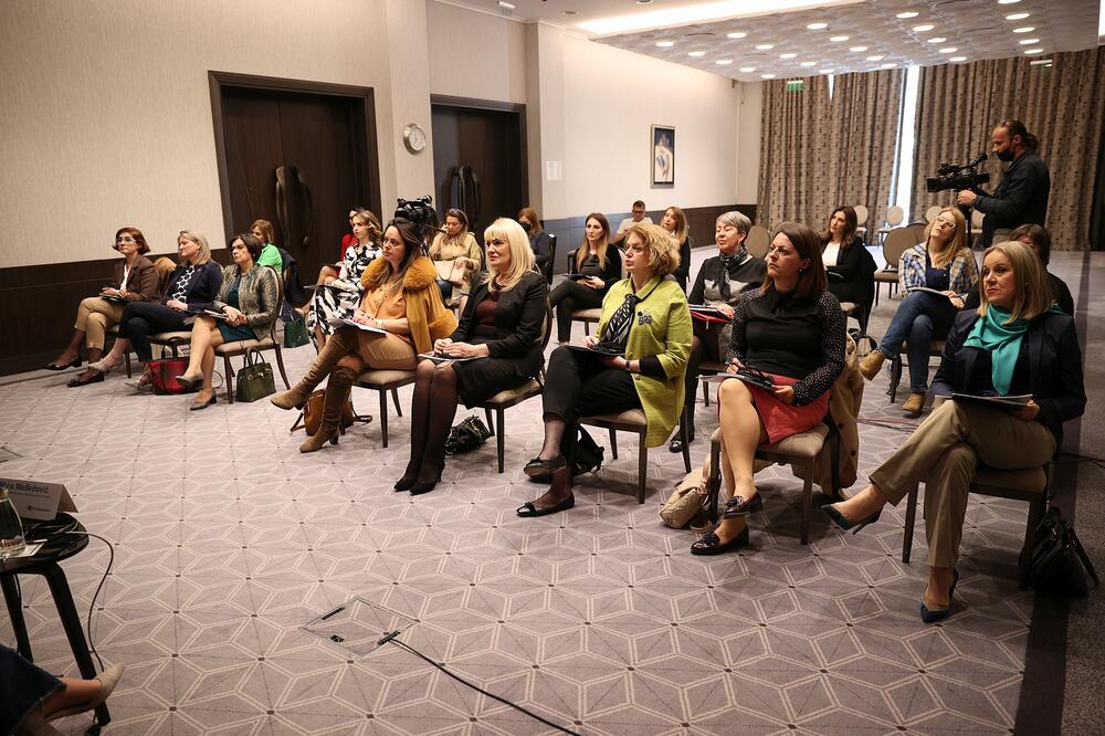 Prezentacija e-modula Akademije za žene liderke, Foto: Ženski klub Skupštine Crne Gore
