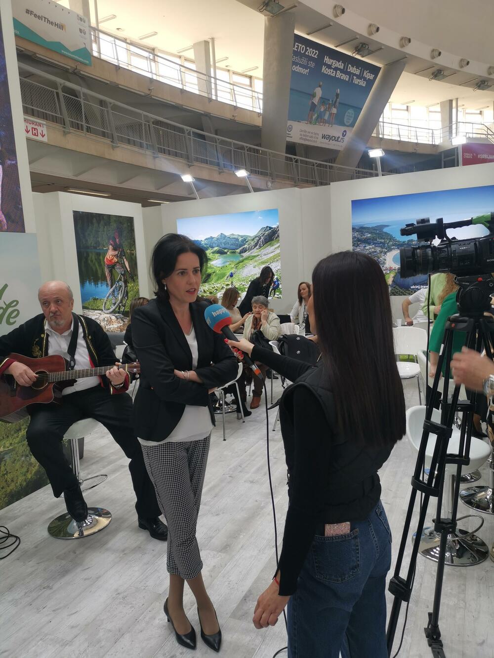 <p>Promocija Crne Gore na sajmu IFT nastavlja se već danas bogatim zabavnim programom za posjetioce štanda. U organizaciji LTO Kotor, Tivat i Herceg Novi, biće organizovan događaj pod nazivom Gušti Boke</p>