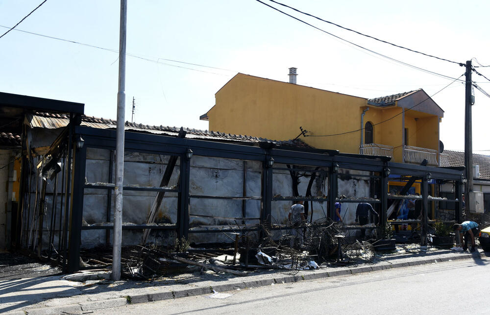 <p>Iz Uprave policije, nijesu odgovorili da li je utvrđen uzrok požara, kao ni da li je podmetnut</p>