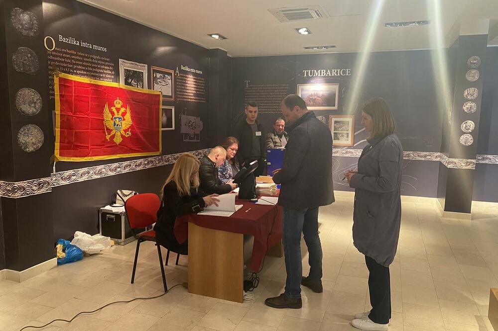 Sa jednog biračkog mjesta u Beranama, Foto: Tufik Softić