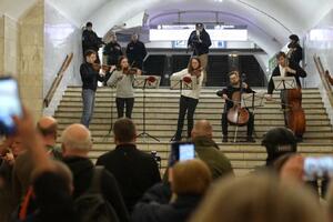 Koncert u metro stanici donosi "zrake svjetlosti" u Harkov