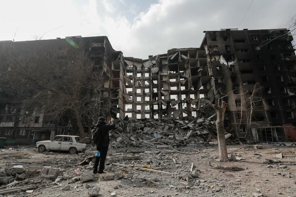 Jedna od uništenih zgrada u Marijupolju, Foto: Reuters