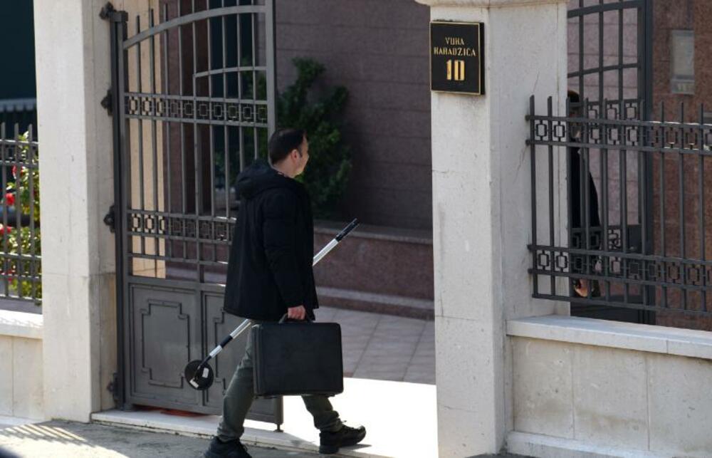 <p>Policajci su evakuisali šire lice mjesta, a na terenu je bio prisutan veliki broj pripadnika te bezbjednosne institucije</p>