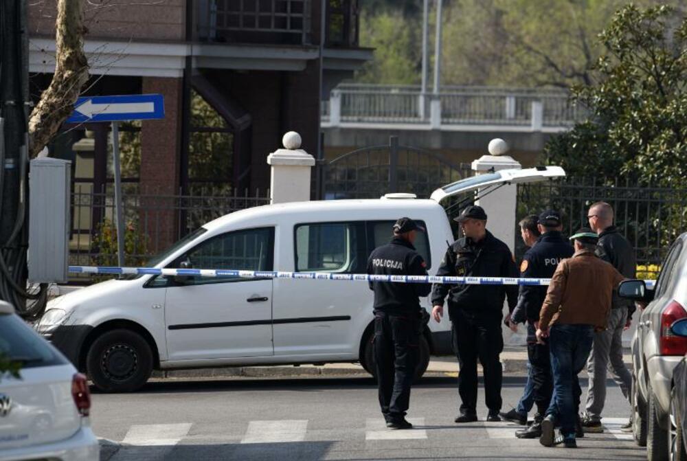 <p>Policajci su evakuisali šire lice mjesta, a na terenu je bio prisutan veliki broj pripadnika te bezbjednosne institucije</p>