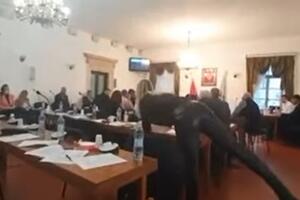 DPS: Gruba zloupotreba glasanja na sjednici SO Kotor