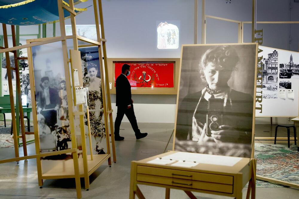 Izložba o poslijeratnoj sudbini Jevreja je strukturirana tako da pokazuje sedam evropskih gradova, što treba da prikaže šarolikost njihovog života od 1945. do 1948., Foto: Carsten Koall/dpa