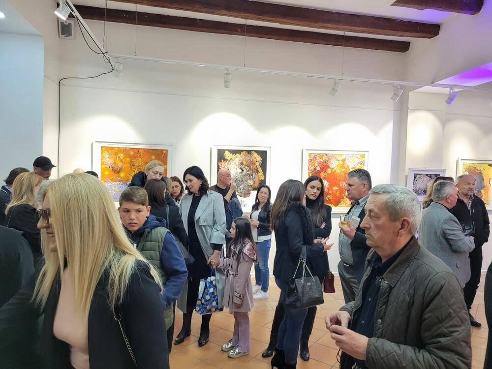 <p>“Nemam ništa posebno da vam kažem. Jedino imam da vam kažem nešto veliko. Hvala! I kada kažem to hvala pogledajte da u tom trenutku stojim mirno i iskreno vam zahvaljujem"</p>