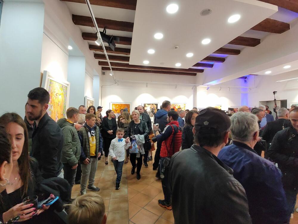 <p>“Nemam ništa posebno da vam kažem. Jedino imam da vam kažem nešto veliko. Hvala! I kada kažem to hvala pogledajte da u tom trenutku stojim mirno i iskreno vam zahvaljujem"</p>