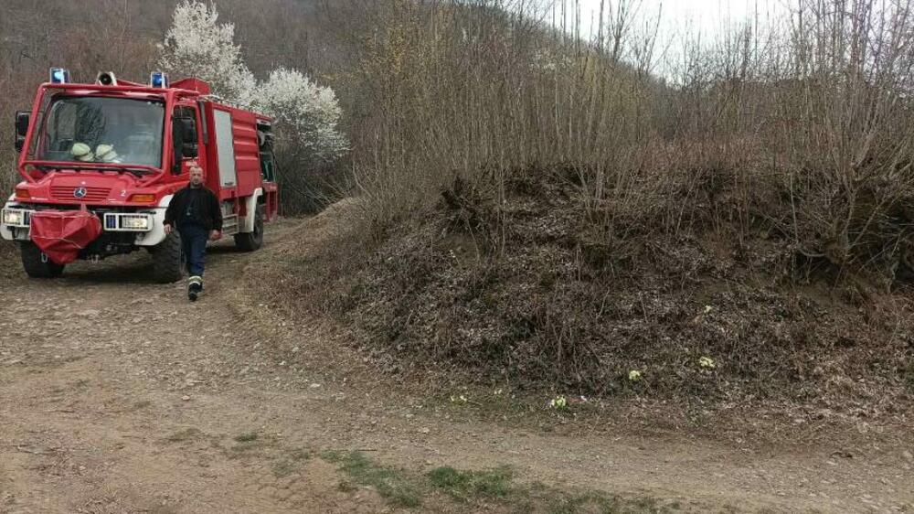 <p>Oko 15 sati lokalizovan je požar i na gradskoj deponiji u Bakovićima. Iz Komunalnog preduzeća, čiji su radnici i mehanizacija ugasili vatru na toj lokalciji, tvrde da je i taj požar namjerno izazvan</p>