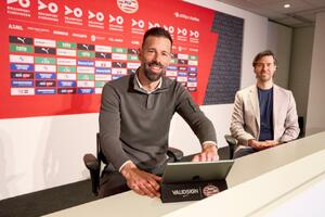 Legenda na klupi: Van Nistelroj trener PSV-a