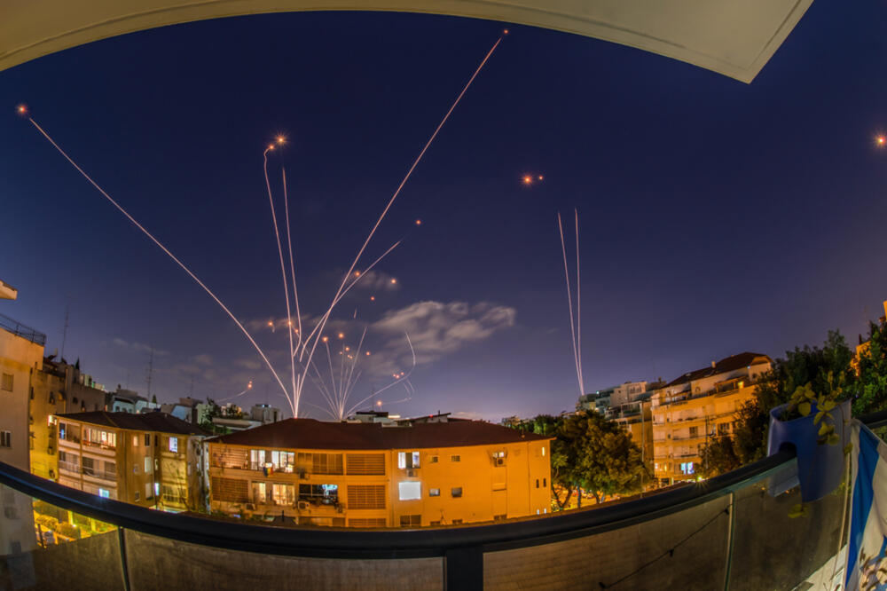 Izraelska Gvozdena kupola odbija rakete Hamasa, Foto: Shutterstock