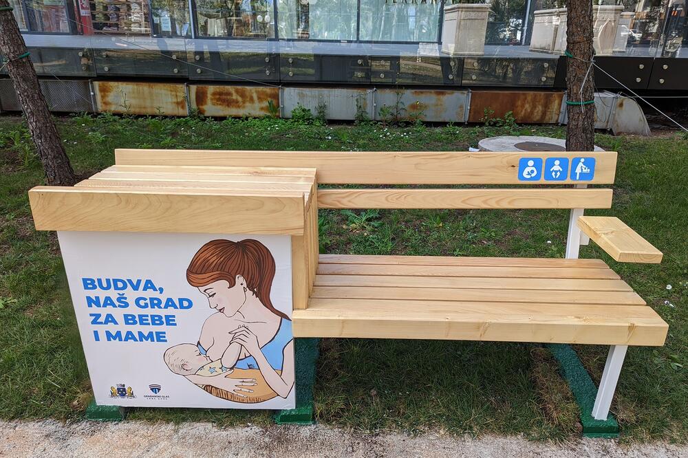 Klupa za dojenje u Malom parku, Foto: Opština Budva