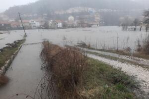 Velika kiša pravi probleme na Cetinju