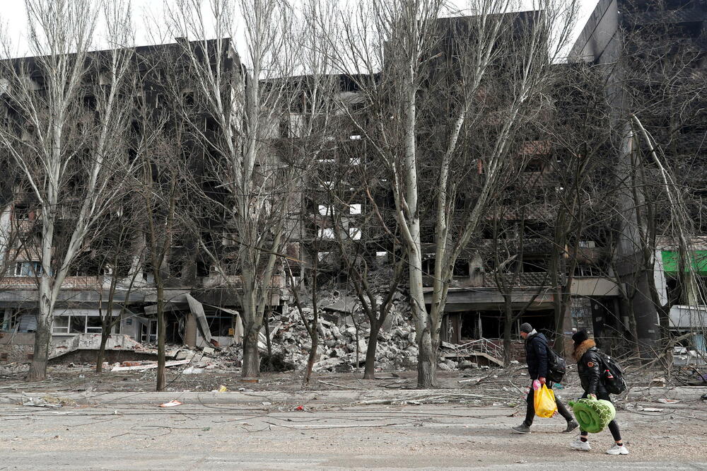 Porušene zgrade u Mariupolju, Foto: Reuters