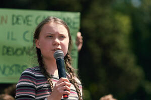 Greta Tunberg sastavila priručnik za borbu protiv ekoloških kriza...