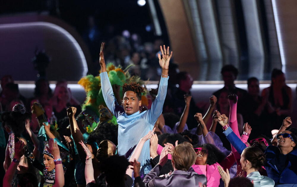 <p>Najviše Gremi nagrada, njih pet, osvojio je muzičar Džon Batista na 64. dodjeli koja je nakon višemjesečnog odlaganja održana sinoć u Las Vegasu. Batista je u noć ušao sa 11 nominacija, najviše od svih umjetnika ove godine</p>