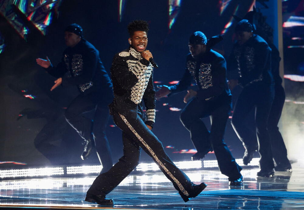 <p>Najviše Gremi nagrada, njih pet, osvojio je muzičar Džon Batista na 64. dodjeli koja je nakon višemjesečnog odlaganja održana sinoć u Las Vegasu. Batista je u noć ušao sa 11 nominacija, najviše od svih umjetnika ove godine</p>