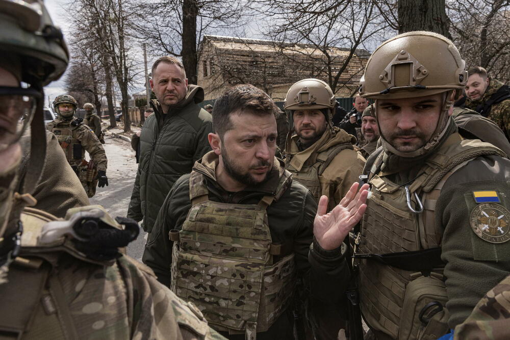 <p>Četrdeseti je dan ruske invazije na Ukrajinu. Bajden nazvao Putina raznim zločincem, rekao da će tražiti suđenje. Francuska se pridružila Njemačkoj i Litvaniji u protjerivanju ruskih diplomata, Moskva najavila recipročne mjere</p>