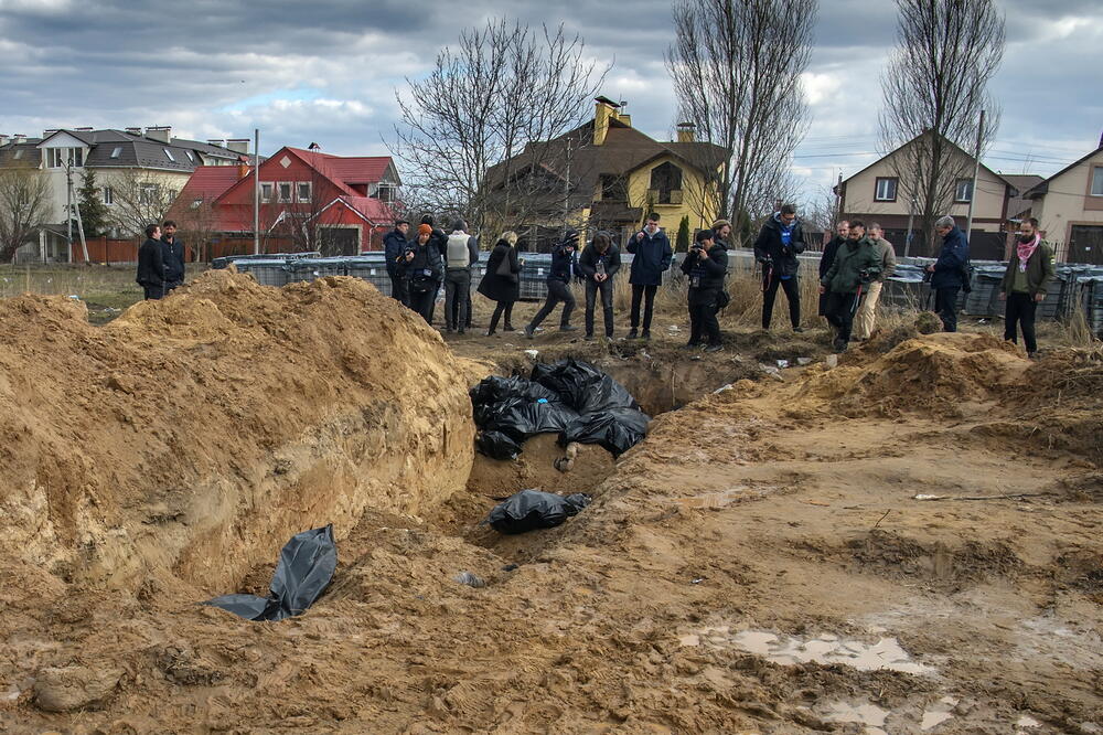 U masovnoj grobnici, u Buči, vide se tijela civila, koje su prema rečima lokalnog stanovništva ubili ruski vojnici., Foto: Reuters