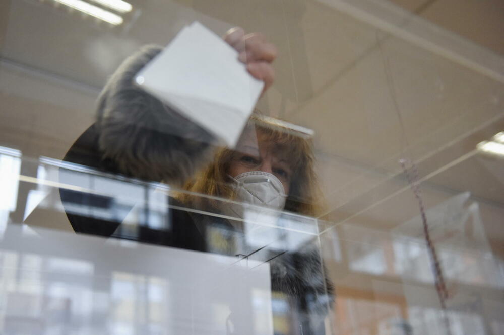 Sa izbora u Srbiji, Foto: Reuters