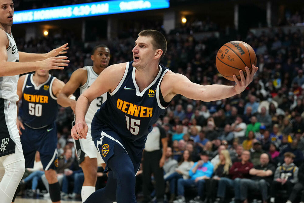 Nikola Jokić na meču sa Sparsima, Foto: Reuters
