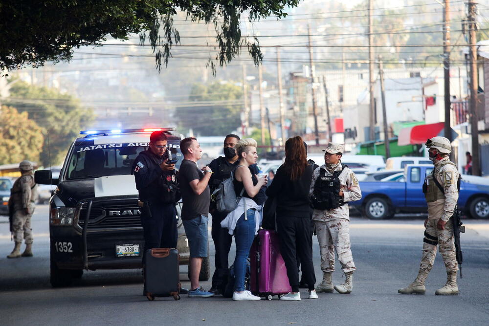 <p>Labava koalicija dobrovoljaca uglavnom iz slovenskih crkava u zapadnim SAD daje uputstva stotinama izbjeglica svaki dan sa aerodroma u meksičkom graničnom gradu Tihuani za hotele</p>
