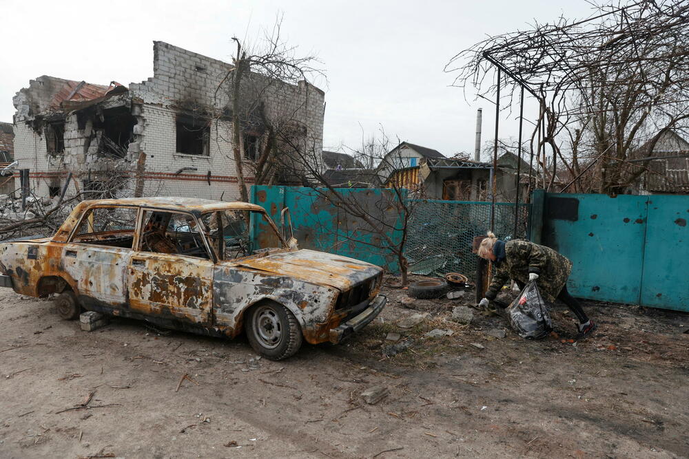 <p>Novinarka BBC Jogita Limaje navodi da su vidjeli stambene kvartove koji su bukvalno sravnjeni</p>