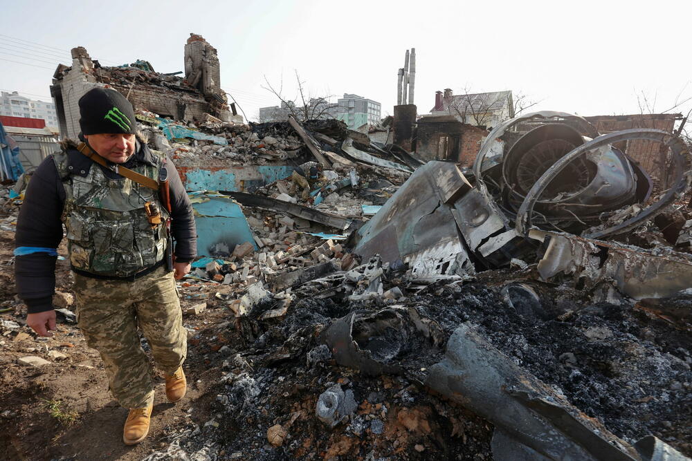 <p>Novinarka BBC Jogita Limaje navodi da su vidjeli stambene kvartove koji su bukvalno sravnjeni</p>