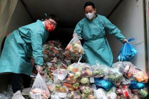 Muke zaključanih zbog kovida u Šangaju: Sve je manje hrane