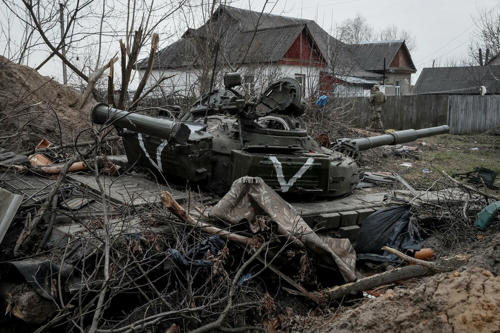 Uništeni ruski tenk u Kijevskoj oblasti, Foto: REUTERS