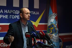 Knežević: Pozivam Đurović da ne glasa za slanje naših vojnika u...