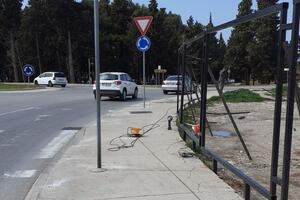 Opština Bar: Premještena ograda sa trotoara u Šušnju