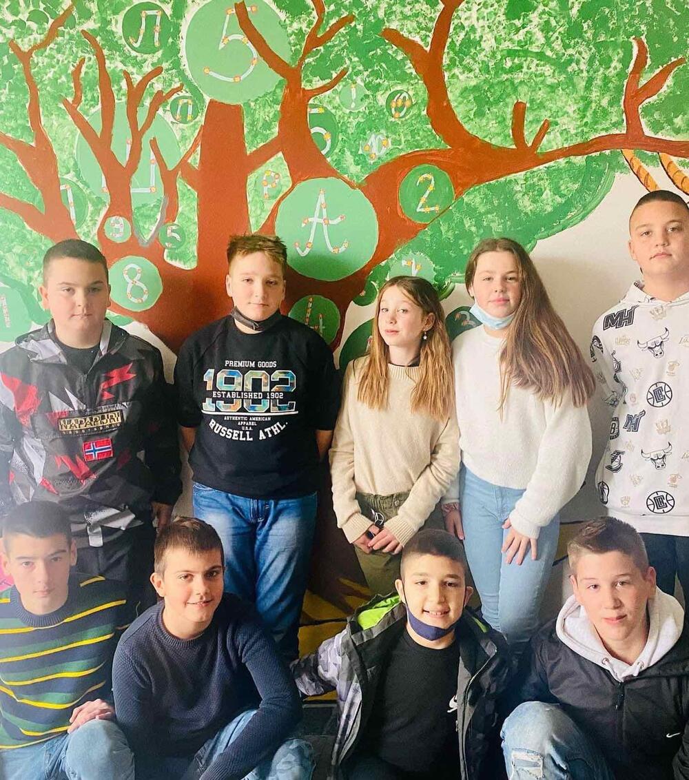 <p>Kako sve djeca mogu pomoći svojim drugarima, odraslima, koliko je bitno da se medjusobno pomažemo</p>