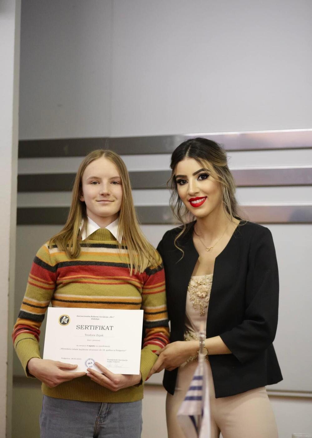 <p>Kako sve djeca mogu pomoći svojim drugarima, odraslima, koliko je bitno da se medjusobno pomažemo</p>