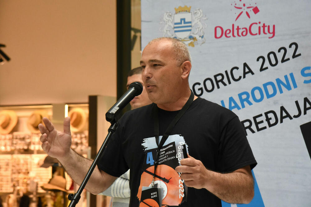 <p>Među izlagačama dosta je kolekcionara iz Crne Gore, ali i iz regiona, pa su ploče doputovale iz Bosne i Hercegovine, Hrvatske, Srbije i Albanije, a među onima koji su prvi put prikazali svoje vinile ovdašnjoj publici, je i Vlado Soldo iz Sarajeva</p>