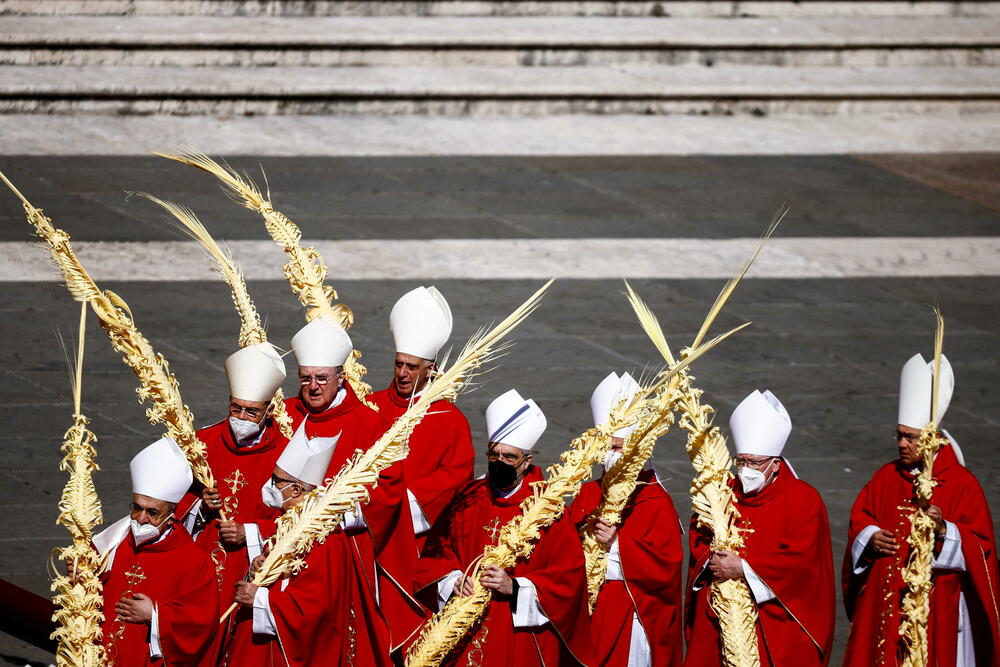 <p>"Položite oružje", rekao je papa pred hiljadama vjernika koji su na Trgu Svetog Petra obilježavali praznik Cvijeti</p>