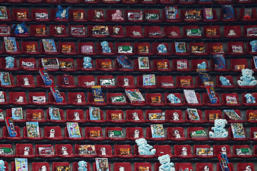 Igračke na tribinama stadiona u Atini, Foto: Reuters