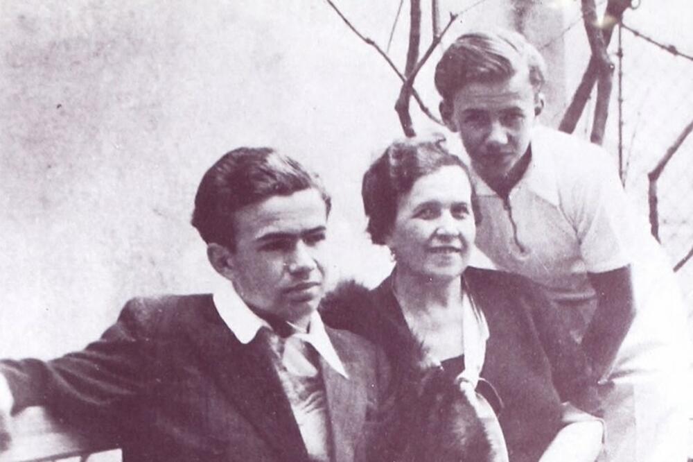 Ivo Lola i Jurica sa majkom, Foto: Wikipedia