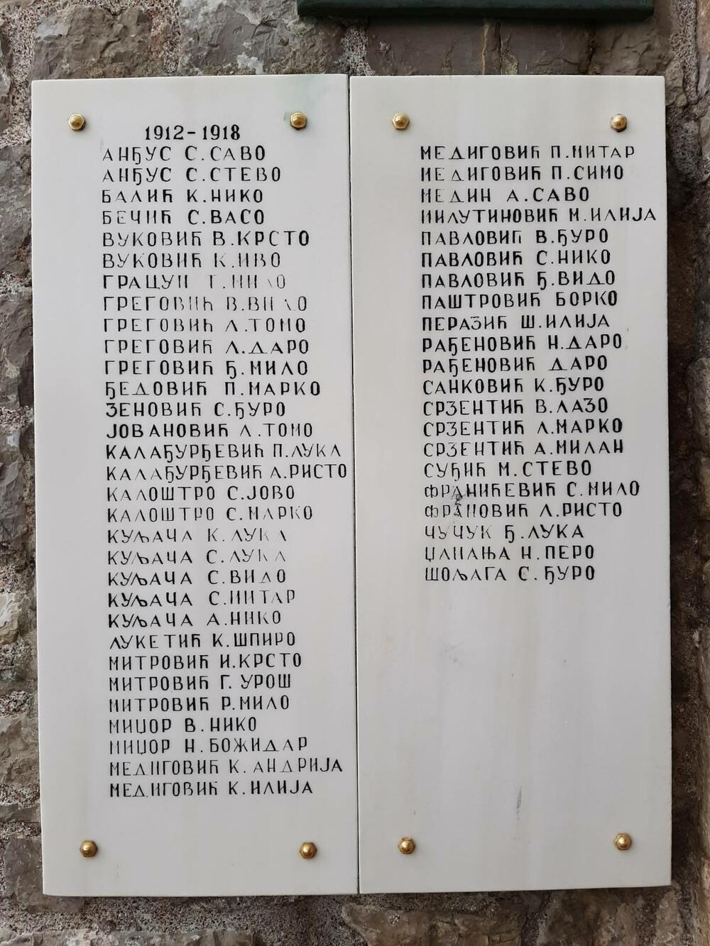 <p>Rekonstruisan spomenik poginulim borcima u NOR-u na Brajićima, spomen grobnica na groblju Brajići, spomen ploča-česma palim borcima iz Svetog Stefana, spomen ploča posvećena strijeljanim rodoljubima ovog kraja, na zidinama grad hotela Sveti Stefan i spomen ploča poginulim Paštrovićima na tvrđavi Lazaret </p>