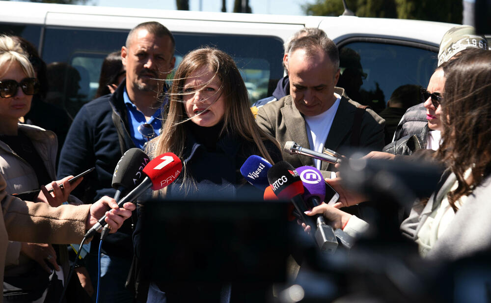 <p>"Prođe i godina, a od obećanja ništa", kazala je jedna od predstavnica radnika Dubravka Đurić</p>