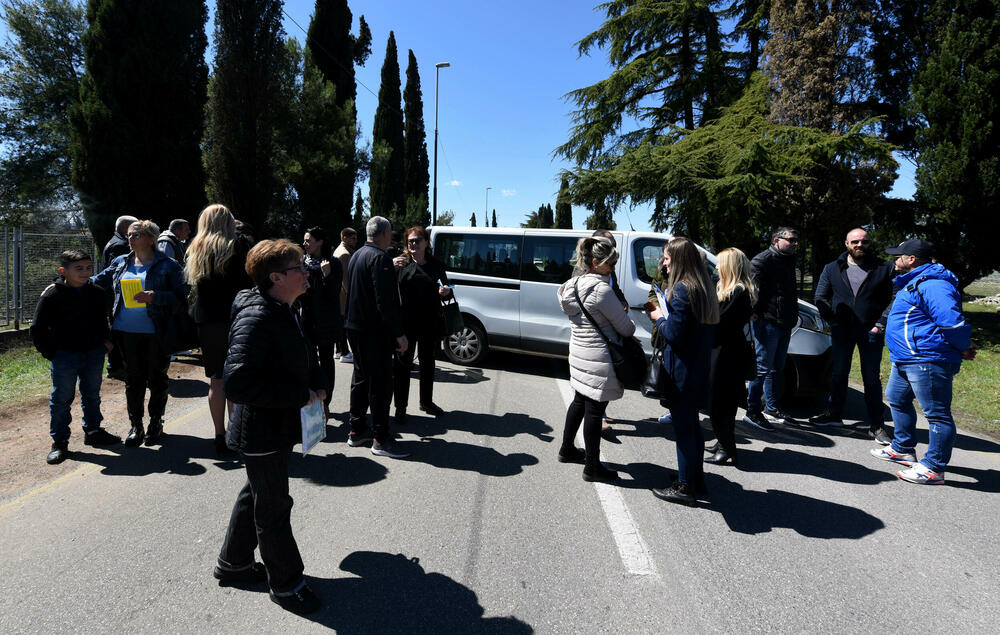 <p>"Prođe i godina, a od obećanja ništa", kazala je jedna od predstavnica radnika Dubravka Đurić</p>