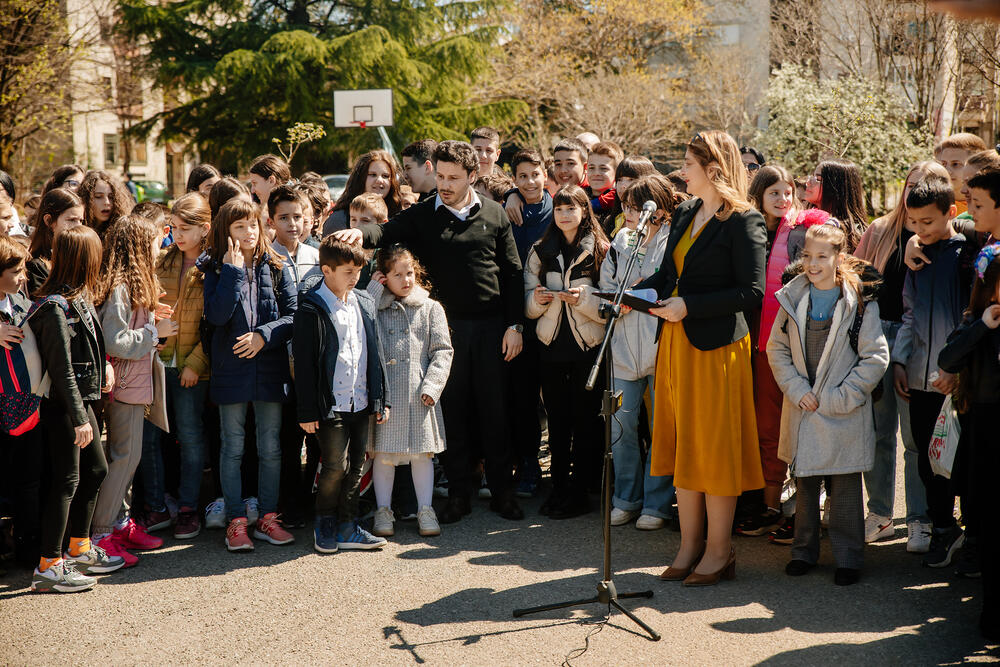 <p>"Neka smo svi živi i zdravi, da se dobro družimo, da smo nasmijani. Idemo dalje u izgradnji jednog ljepšeg društva", kazao je Abazović</p>